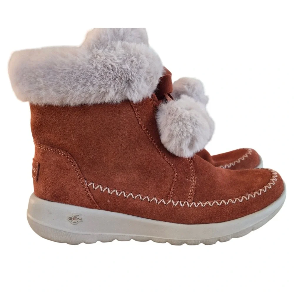 Modern Skechers Boots Lush Rust Suede Faux Fur Pom Pom Cozy Cabin Core Apres Ski